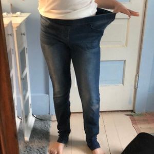 *NO BOUNDARIES* Size L Jeggings